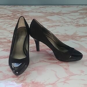 EUC Bandolino Black Suede Leather Heel Sz 6M